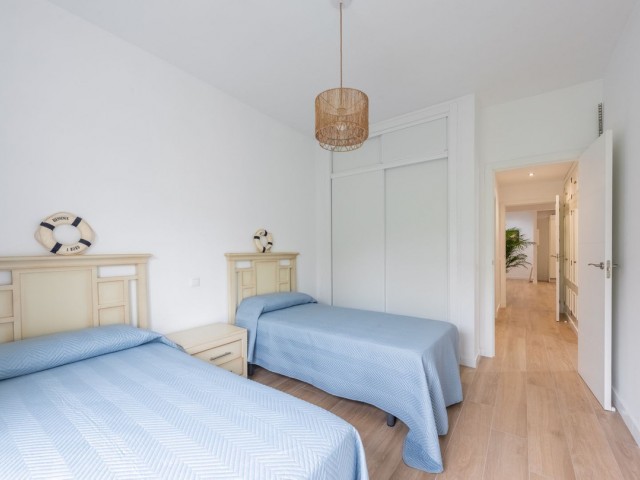 Apartamento con 3 Dormitorios  en Estepona
