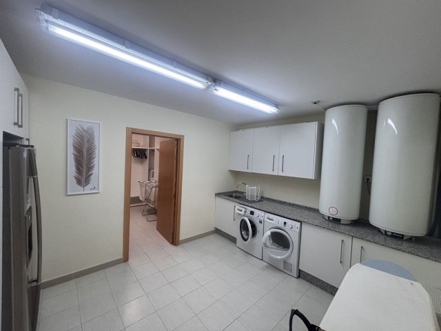 7 Bedrooms Villa in Benahavís