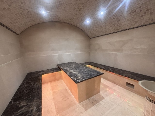 7 Bedrooms Villa in Benahavís