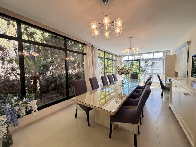 7 Soveroms Villa i Benahavís