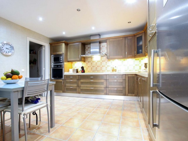 3 Makuuhuoneen Huoneisto Nueva Andalucía