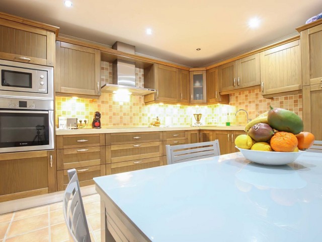 3 Makuuhuoneen Huoneisto Nueva Andalucía