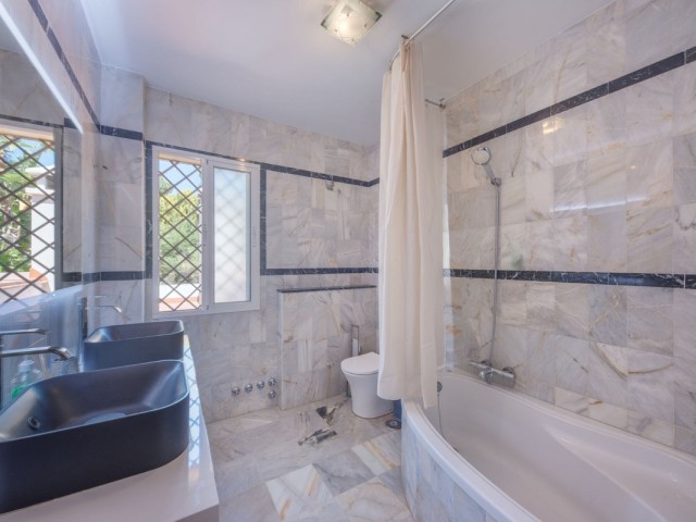 10 Bedrooms Villa in Hacienda Las Chapas