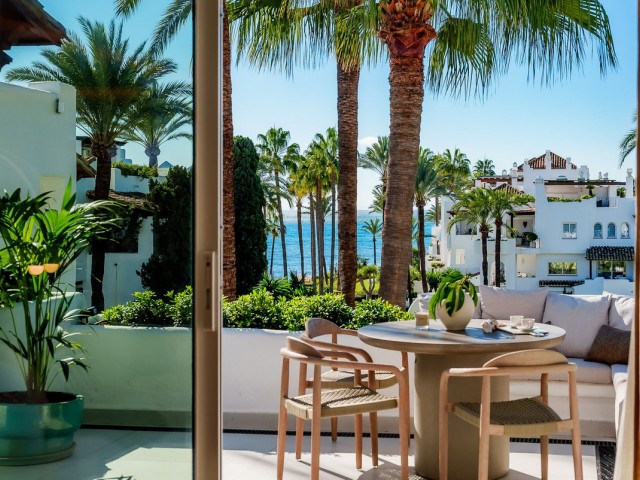 Apartamento con 3 Dormitorios  en Estepona