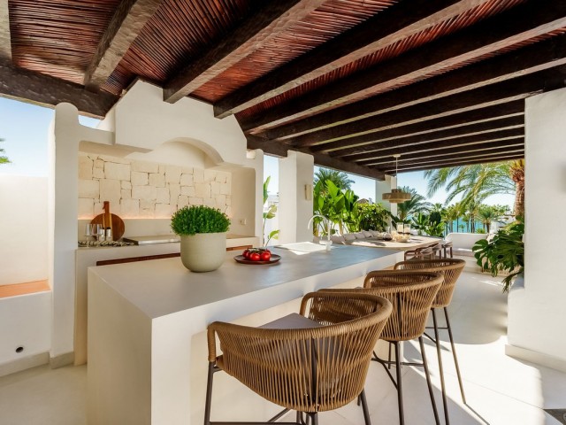 Apartamento con 3 Dormitorios  en Estepona