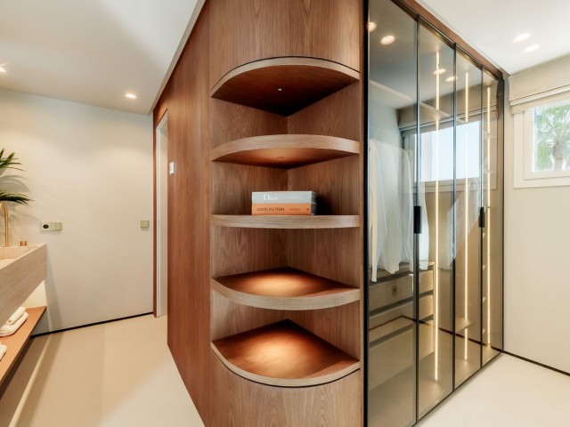 Apartamento con 3 Dormitorios  en Estepona