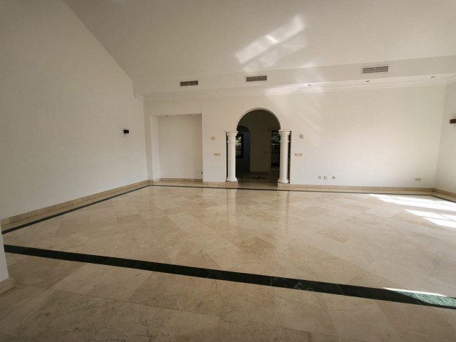 5 Soveroms Villa i Nueva Andalucía