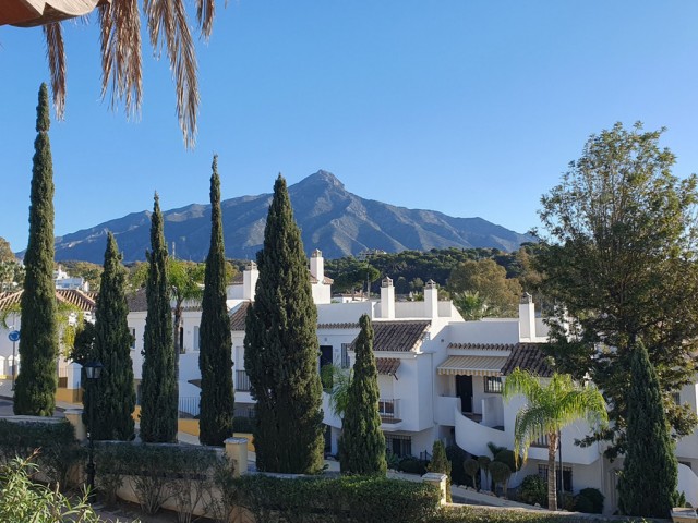 Villa avec 5 Chambres  à Nueva Andalucía