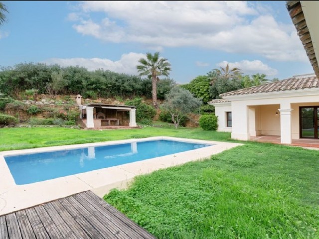 Villa avec 5 Chambres  à Nueva Andalucía