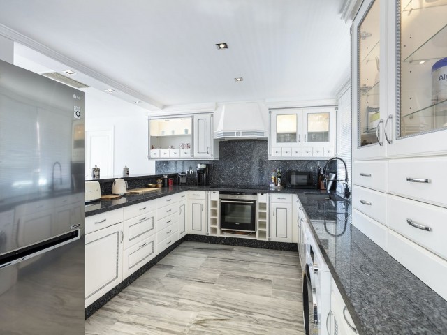 3 Makuuhuoneen Huoneisto Nueva Andalucía