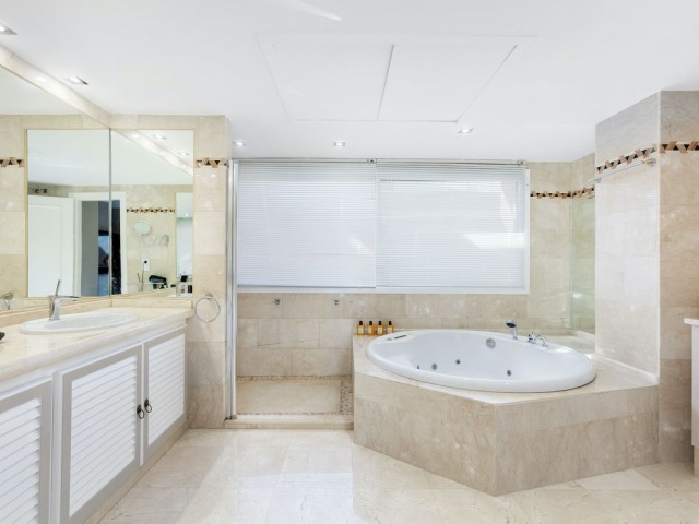 3 Makuuhuoneen Huoneisto Nueva Andalucía