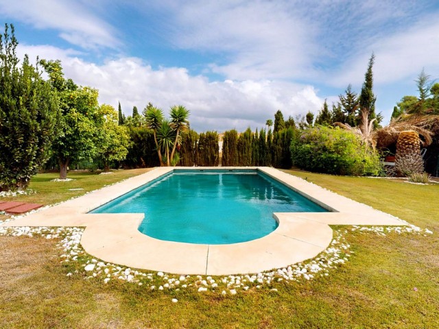 7 Makuuhuoneen Huvila Guadalmina Alta