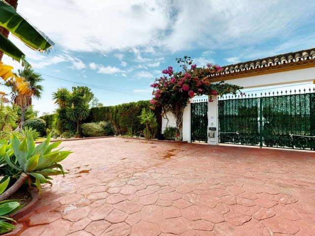 7 Makuuhuoneen Huvila Guadalmina Alta