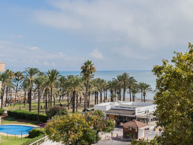 Apartamento con 3 Dormitorios  en Torremolinos