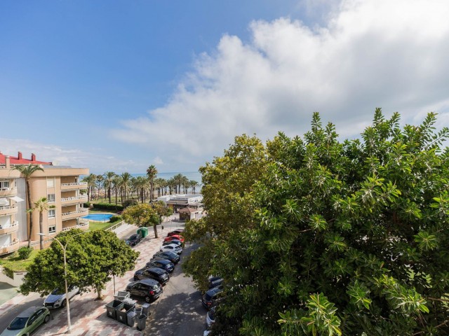 Apartamento con 3 Dormitorios  en Torremolinos