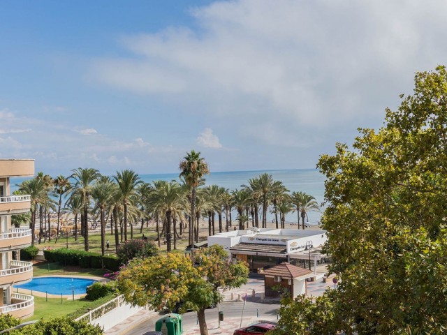 Apartamento con 3 Dormitorios  en Torremolinos