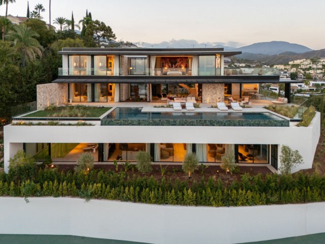 8 Bedrooms Villa in Benahavís