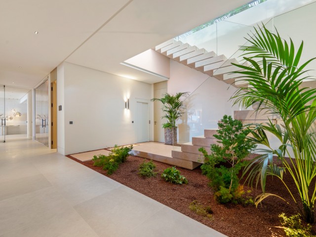 8 Bedrooms Villa in Benahavís