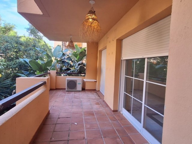 Apartment, Elviria, R5216416