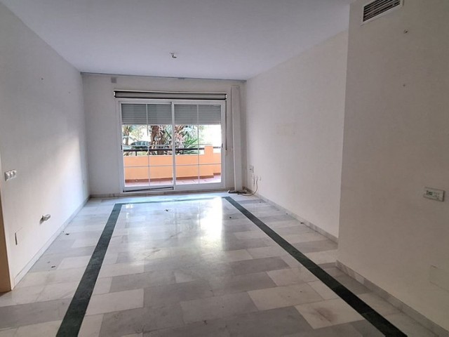 Apartment, Elviria, R5216416