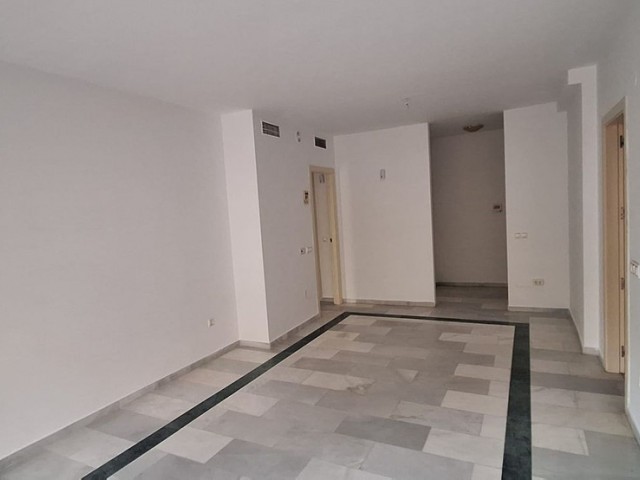 Apartment, Elviria, R5216416