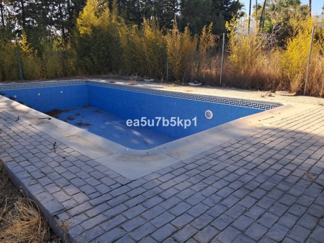 Villa avec 5 Chambres  à Estepona