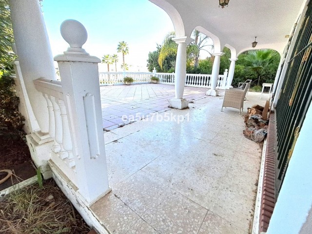 Villa avec 5 Chambres  à Estepona