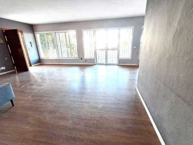 Villa avec 5 Chambres  à Estepona