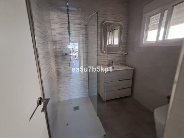 Villa avec 5 Chambres  à Estepona