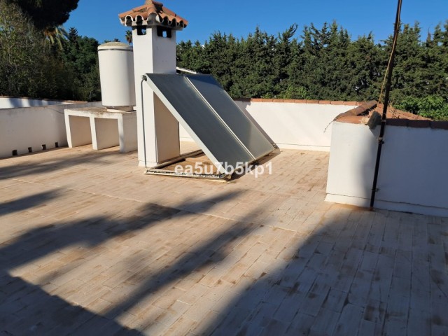 Villa avec 5 Chambres  à Estepona