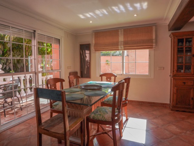 4 Soveroms Villa i Nueva Andalucía