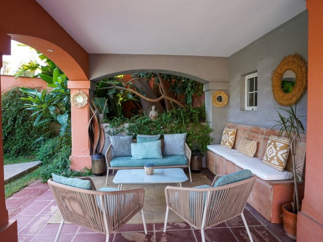 Villa avec 4 Chambres  à Nueva Andalucía