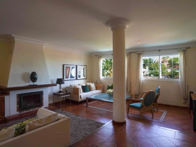 Villa avec 4 Chambres  à Nueva Andalucía