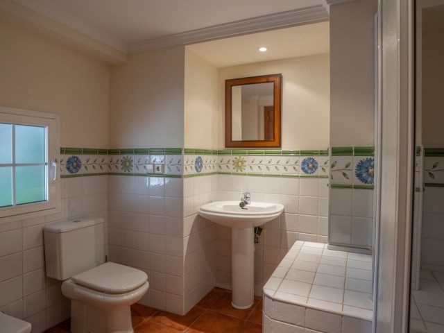 Villa avec 4 Chambres  à Nueva Andalucía