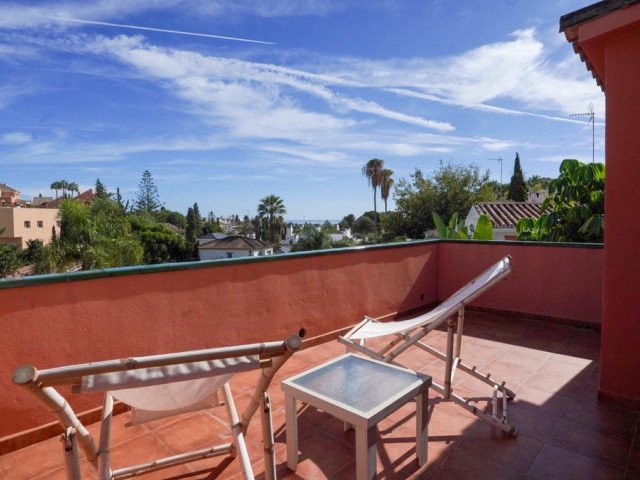 Villa avec 4 Chambres  à Nueva Andalucía