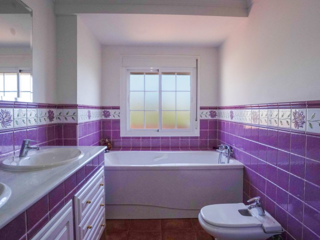 Villa avec 4 Chambres  à Nueva Andalucía