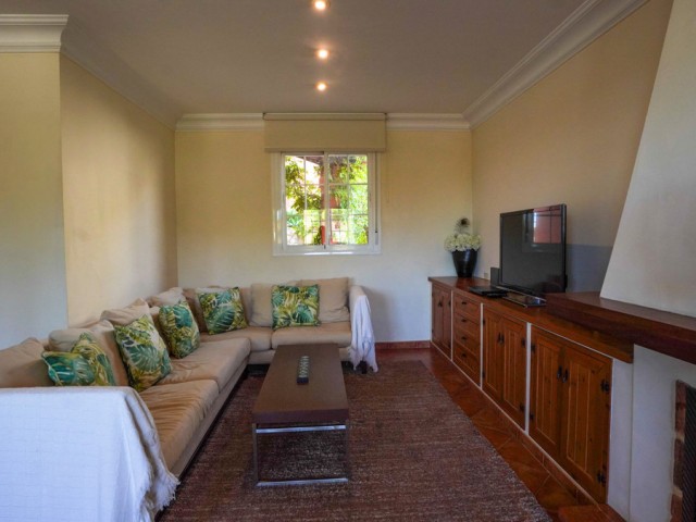 Villa avec 4 Chambres  à Nueva Andalucía