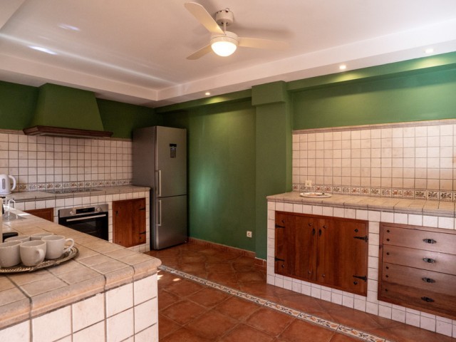 Villa avec 4 Chambres  à Nueva Andalucía