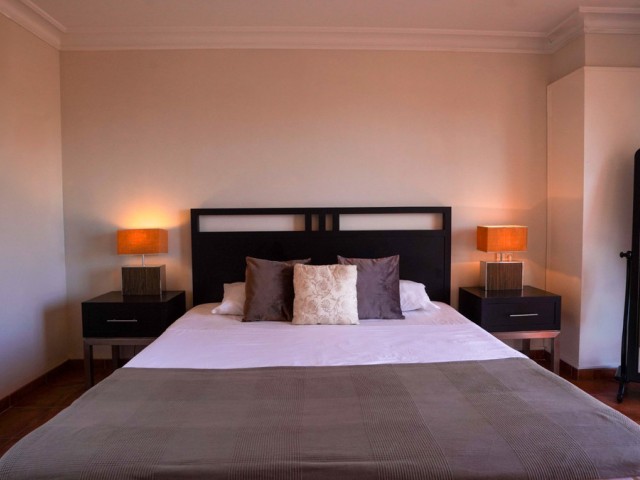 Villa avec 4 Chambres  à Nueva Andalucía