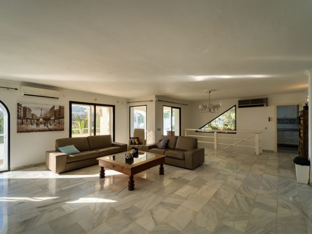 4 Schlafzimmer Villa in Nueva Andalucía