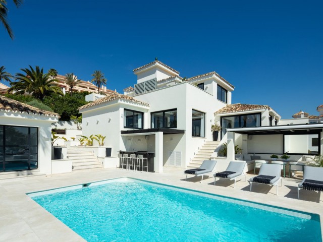 5 Bedrooms Villa in Nueva Andalucía