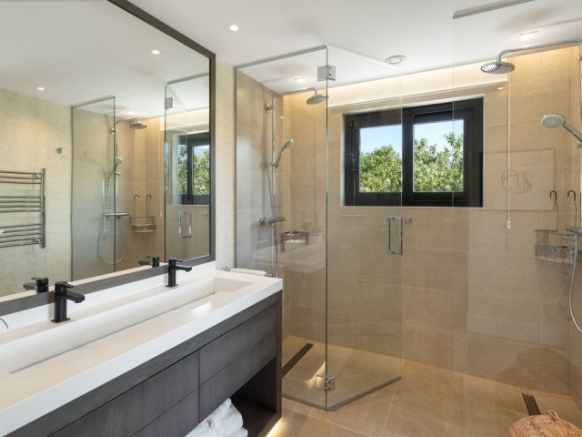 5 Bedrooms Villa in Nueva Andalucía