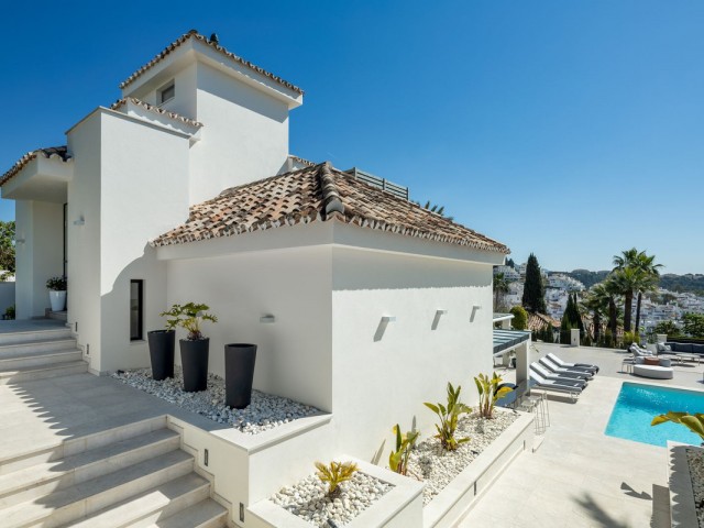 5 Bedrooms Villa in Nueva Andalucía