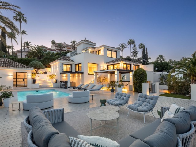 5 Bedrooms Villa in Nueva Andalucía