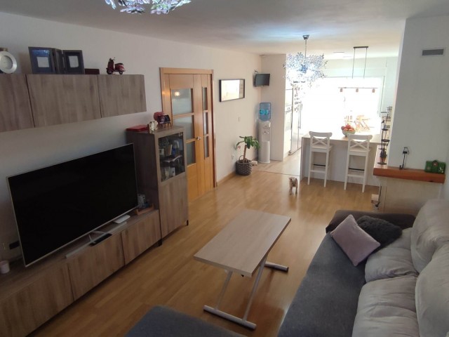 Adosado con 4 Dormitorios  en Alhaurín de la Torre