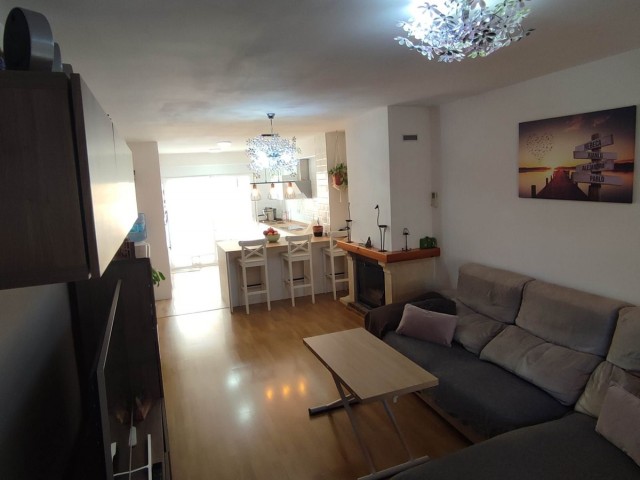 Adosado con 4 Dormitorios  en Alhaurín de la Torre