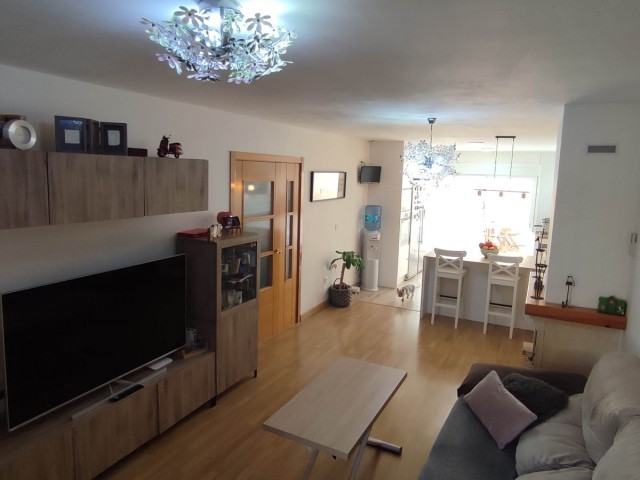 Adosado con 4 Dormitorios  en Alhaurín de la Torre