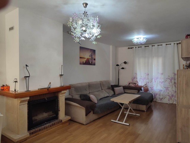 Adosado con 4 Dormitorios  en Alhaurín de la Torre