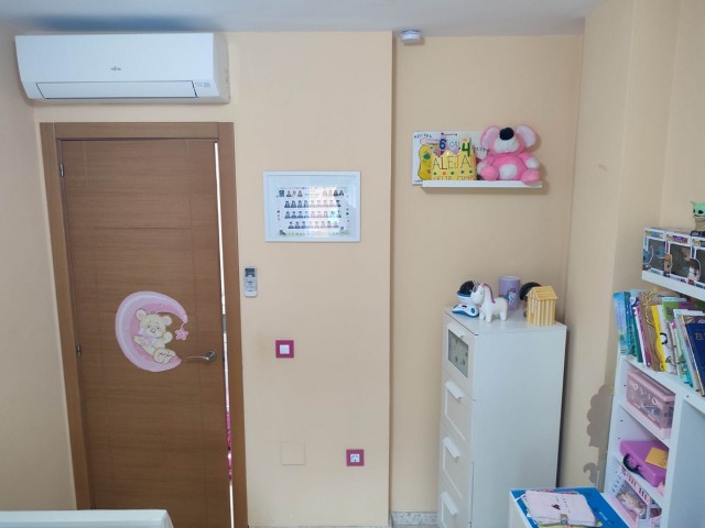 Adosado con 4 Dormitorios  en Alhaurín de la Torre