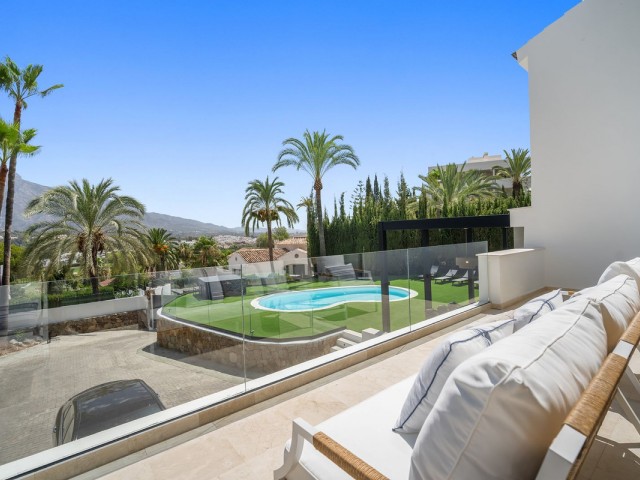Villa avec 5 Chambres  à Nueva Andalucía